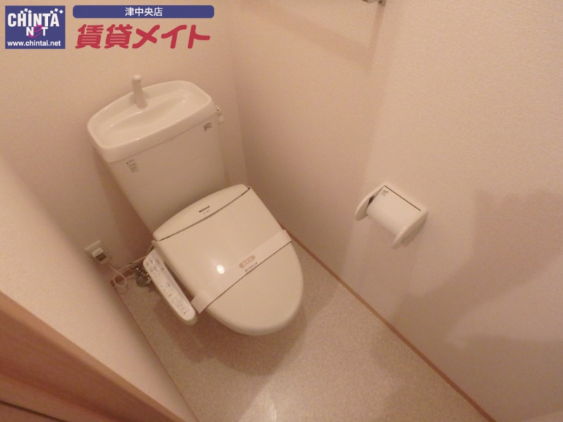 トイレ　別部屋反転写真です