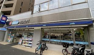 ドラックストア　ウエルシア代々木三丁目店（ドラッグストア）まで193m