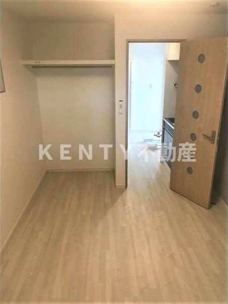 その他部屋・スペース　開放的な寝室です