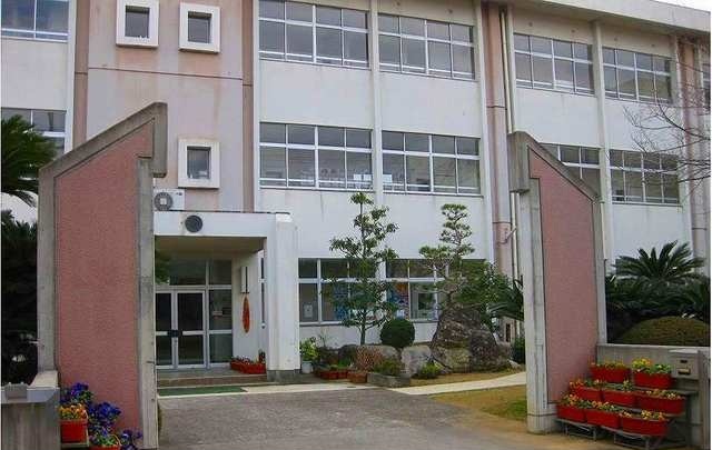 小学校　丸栖小学校　様（小学校）まで1200m
