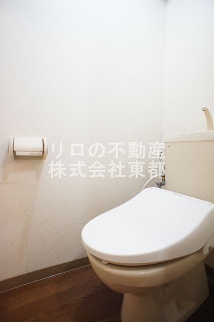トイレ　白基調で清潔感のあるトイレです♪