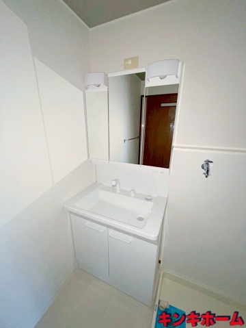 洗面設備　写真は別のお部屋です。