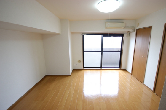 居室・リビング　※別部屋の写真です