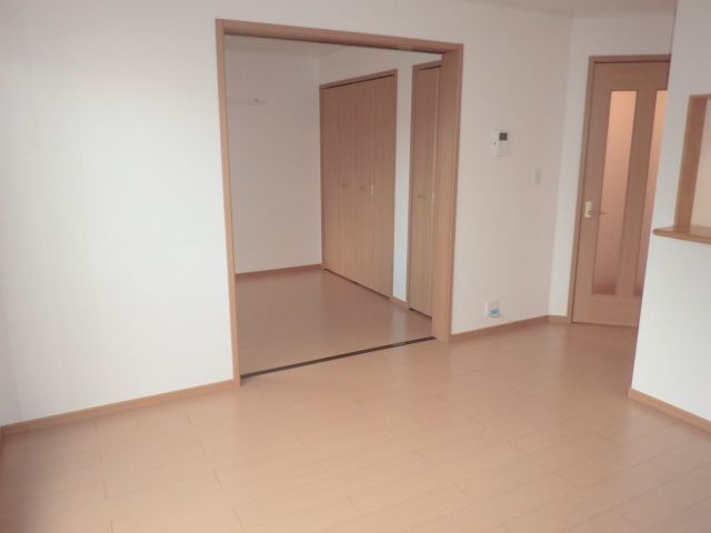 その他部屋・スペース　オール洋間で掃除も楽々ですね。