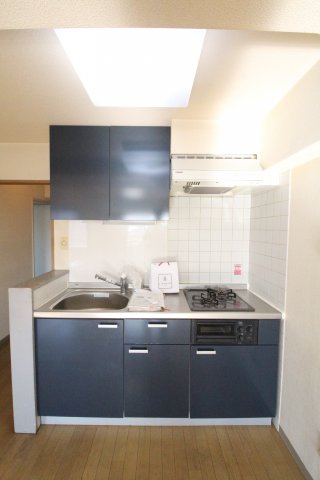 キッチン　（別タイプ参考写真）メイプルヒルズ滝野川　北区滝野川2