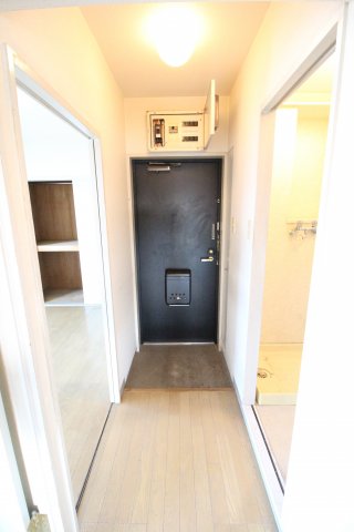 玄関　（別タイプ参考写真）メイプルヒルズ滝野川　北区滝野川2