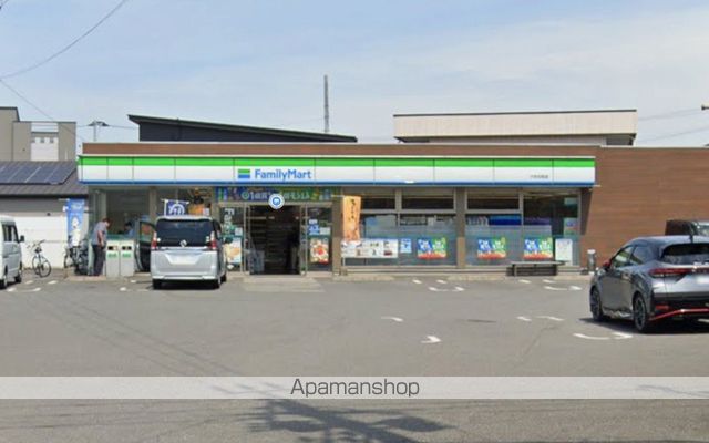 コンビニ　ファミリーマート　六坊北町店（コンビニ）まで400m