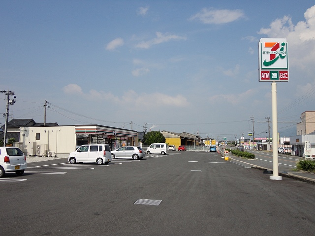 コンビニ　セブンイレブン（コンビニ）まで300m