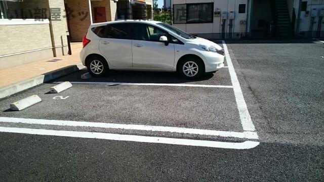 駐車場　駐車場に車を止められます