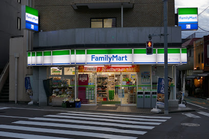 コンビニ　ファミリーマート三軒茶屋一丁目店（コンビニ）まで350m