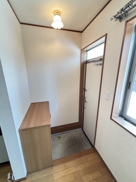 玄関　★同建物別号室の参考写真です★