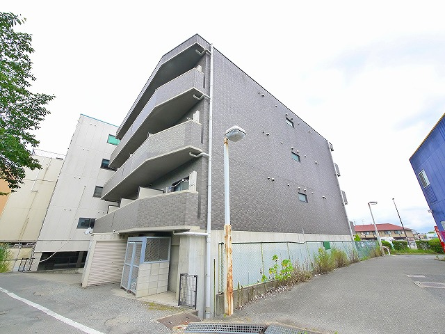 建物外観　落ち着いた雰囲気の外観です