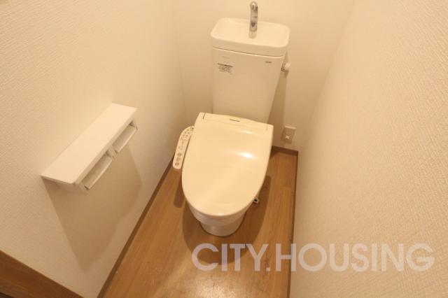 トイレ　※同タイプ部屋の写真です。