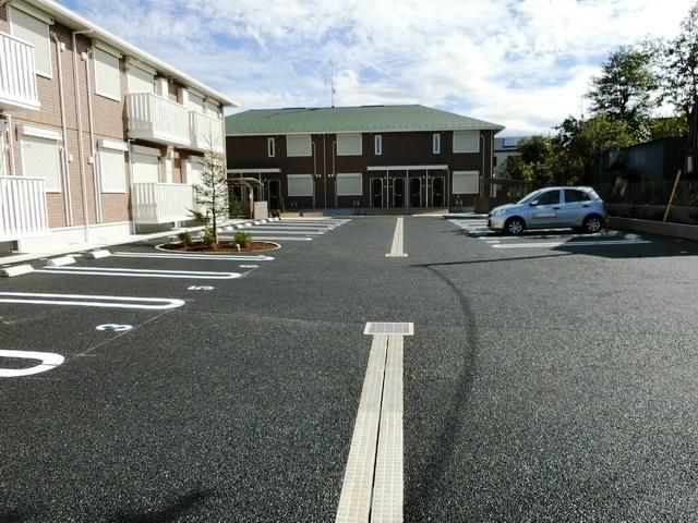 駐車場　広い敷地内駐車場