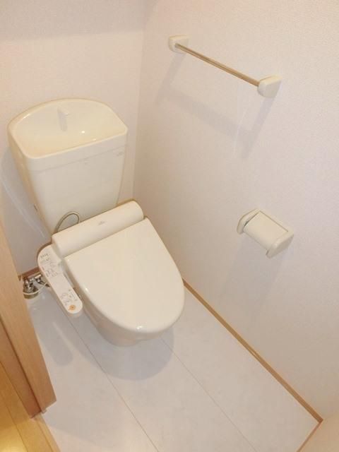 トイレ　温水洗浄便座付き