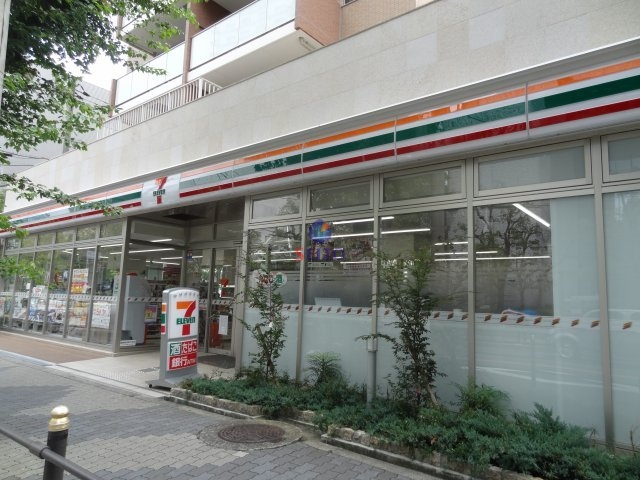 コンビニ　セブンイレブン（コンビニ）まで168m