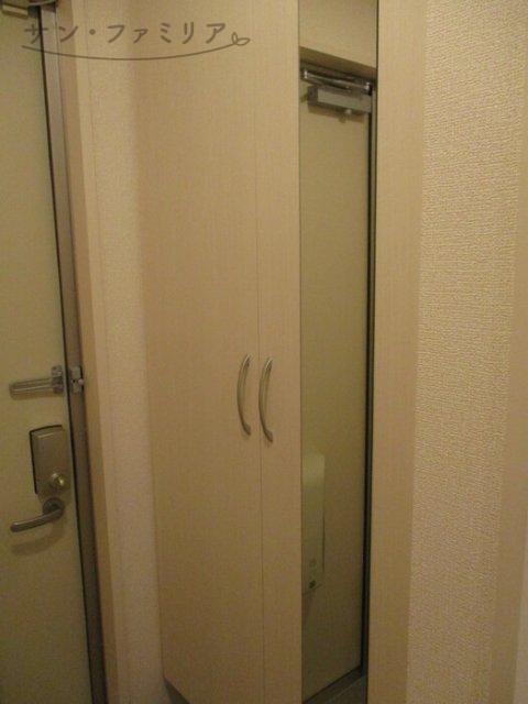 玄関　同一物件別部屋写真