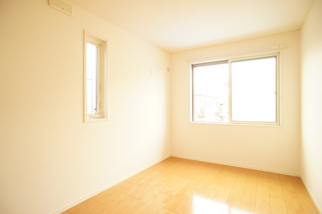 その他部屋・スペース　２面採光で明るく風通しの良いお部屋です
