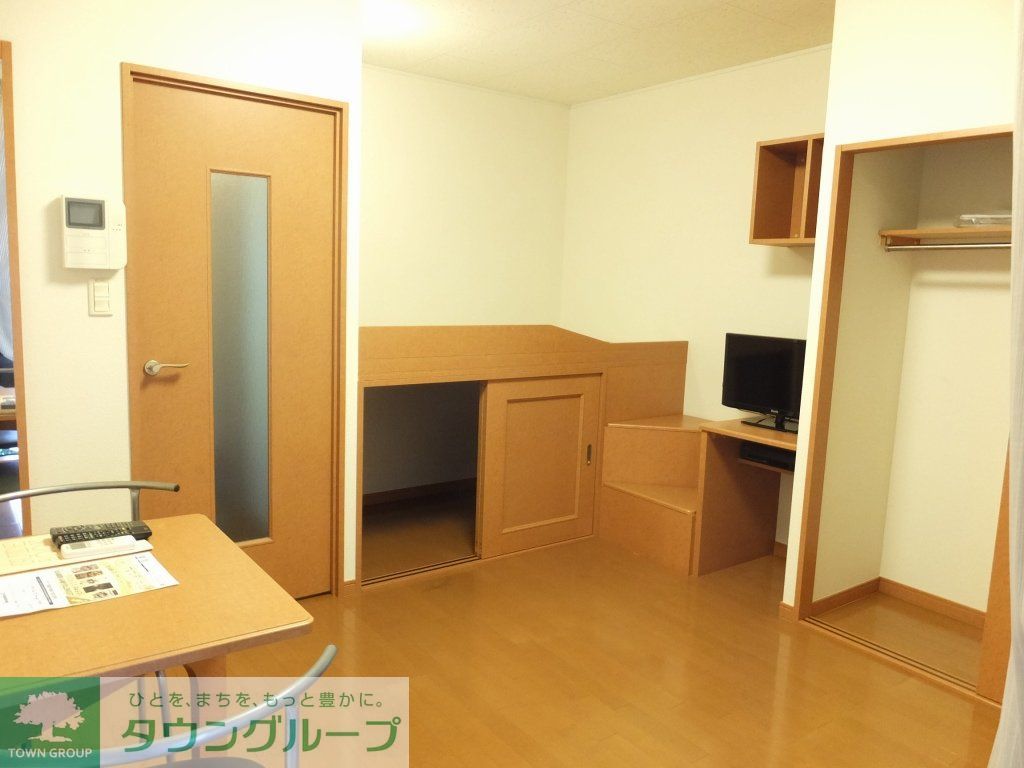 居室・リビング　家具家電設置済みのお部屋です。