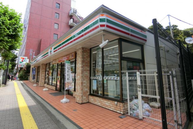 コンビニ　セブンイレブン港区広尾駅北店（コンビニ）まで450m