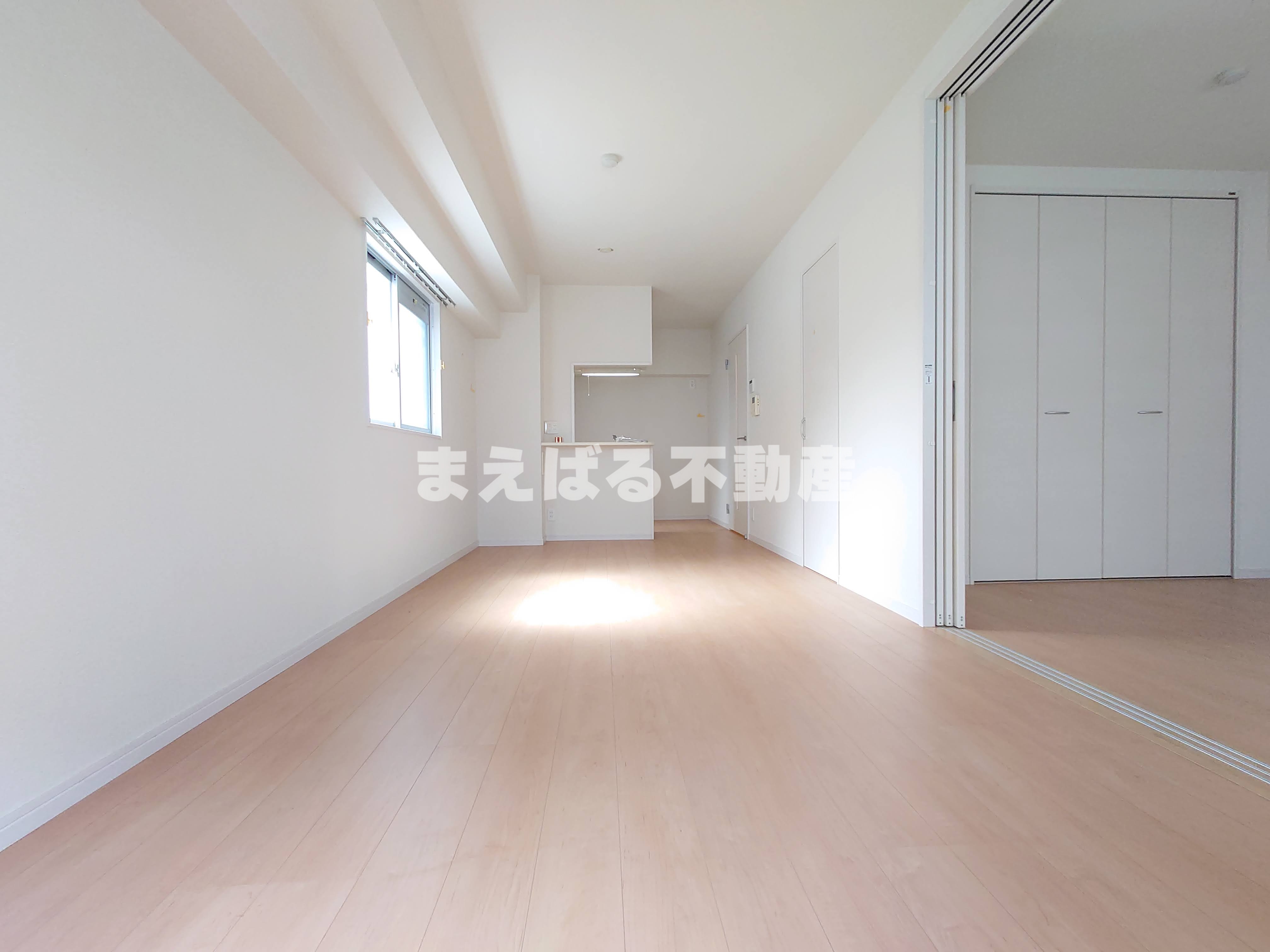 居室・リビング　角部屋の2面彩光です