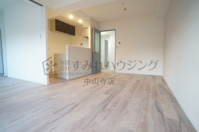 居室・リビング　参考、同建物・反転間取りの号室
