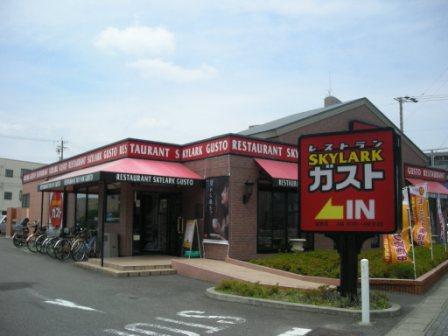 飲食店　ガスト 如意店(から好し取扱店)（飲食店）まで285m