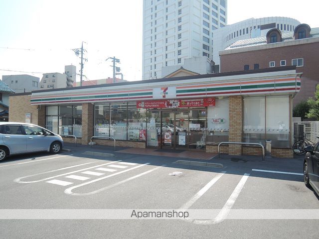 コンビニ　セブンイレブン（コンビニ）まで574m