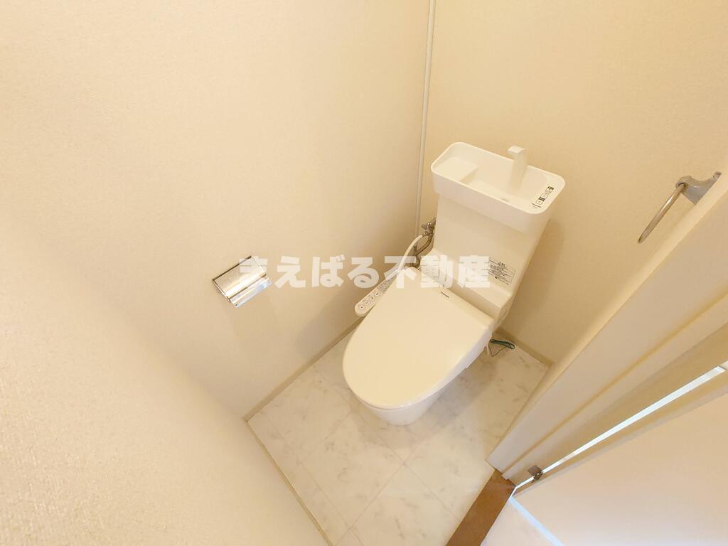 トイレ　温水洗浄便座