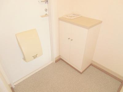 玄関　玄関にはシューズボックスがあります