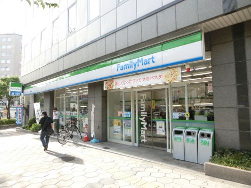 コンビニ　ファミリーマート心斎橋店（コンビニ）まで209m