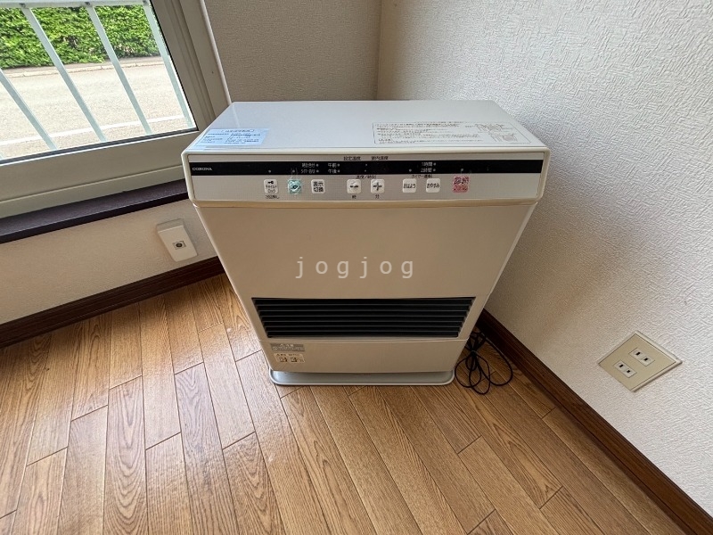 その他設備　冬はあったか石油ストーブです。
