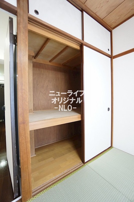 その他設備　和室の一間の押入は使い方次第で収納力大です