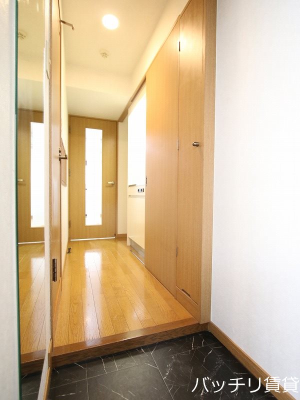 玄関　※同マンション別部屋写真の為、現状優先。