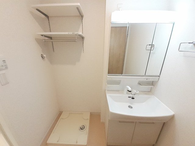 洗面設備　コンパクトで使いやすい洗面所