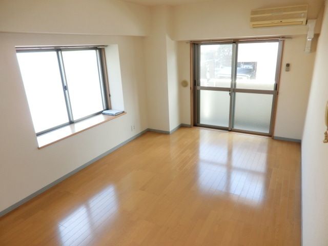 その他部屋・スペース　2面採光で日当たり良好です