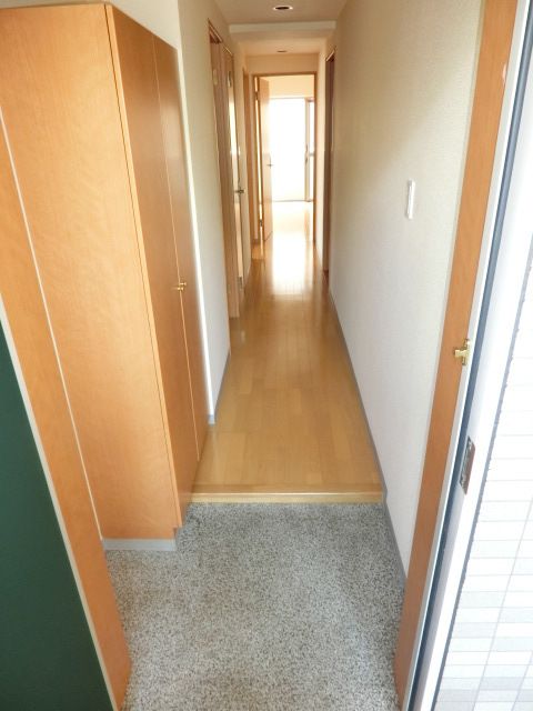 玄関　下駄箱付きの玄関です