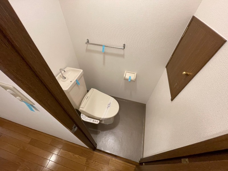 トイレ　こちらはトイレです。清潔感があり、安心して使用できます。