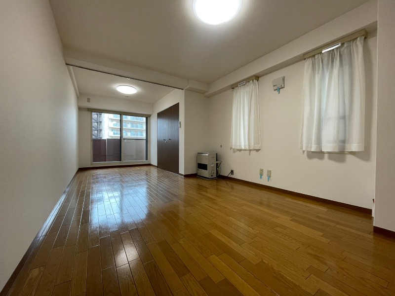 その他部屋・スペース　５帖の洋室です。家具の配置もしやすそうですね！