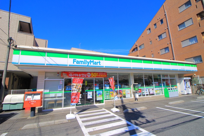 コンビニ　ファミリーマート桜川三丁目店（コンビニ）まで160m