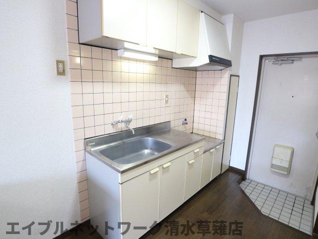 キッチン　コンパクトなキッチンで掃除もラクラク