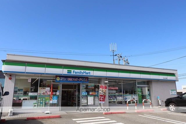 コンビニ　ファミリーマート（コンビニ）まで626m