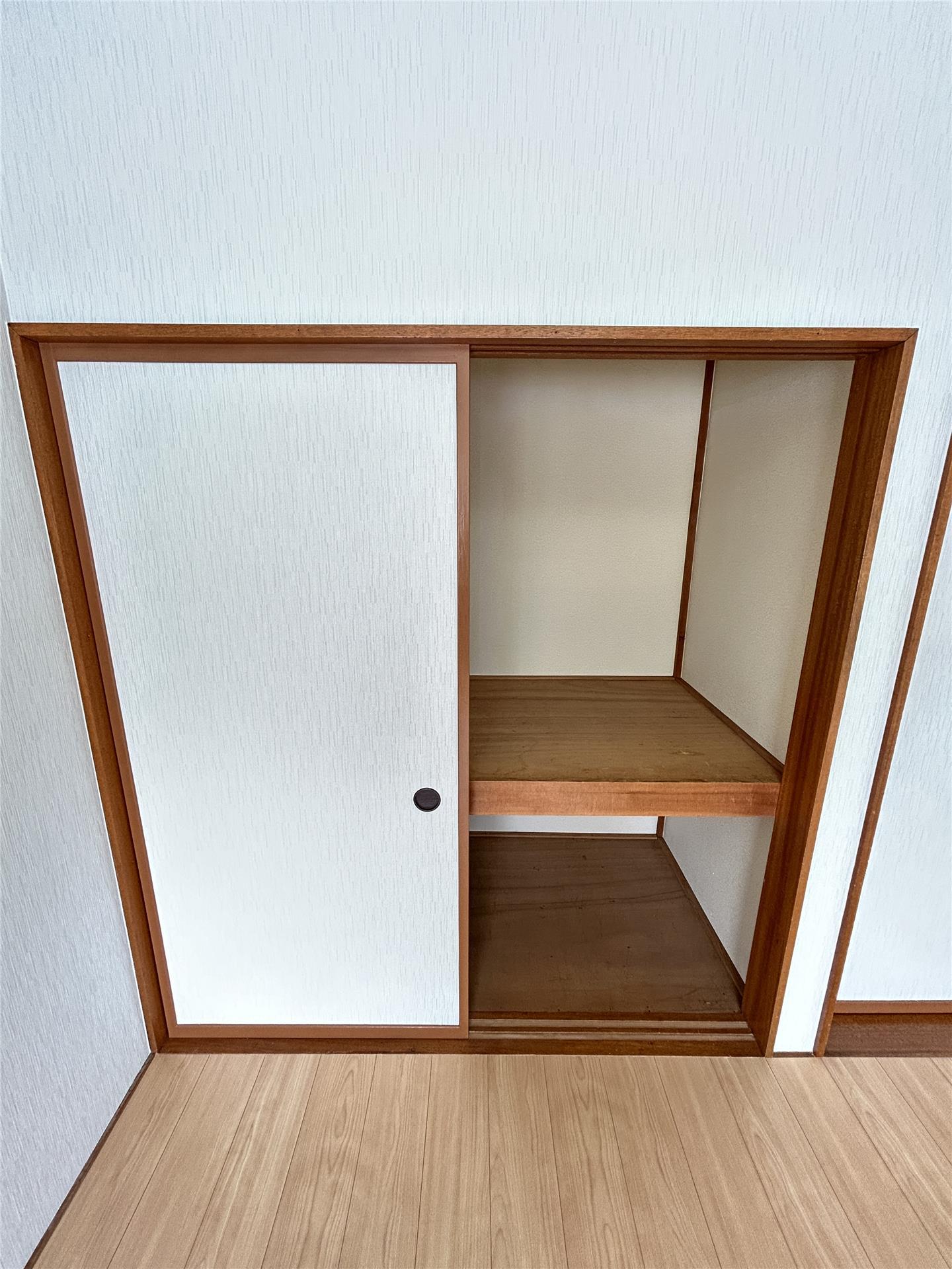 収納　押入