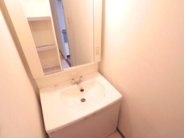 洗面設備　コンパクトで使いやすい洗面所