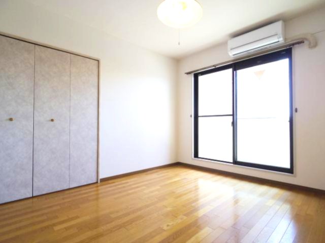 居室・リビング　こちらの居間で趣味の時間をお楽しみください