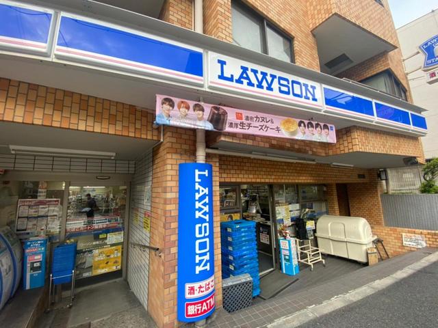 コンビニ　ローソン麻布三ノ橋店（コンビニ）まで273m