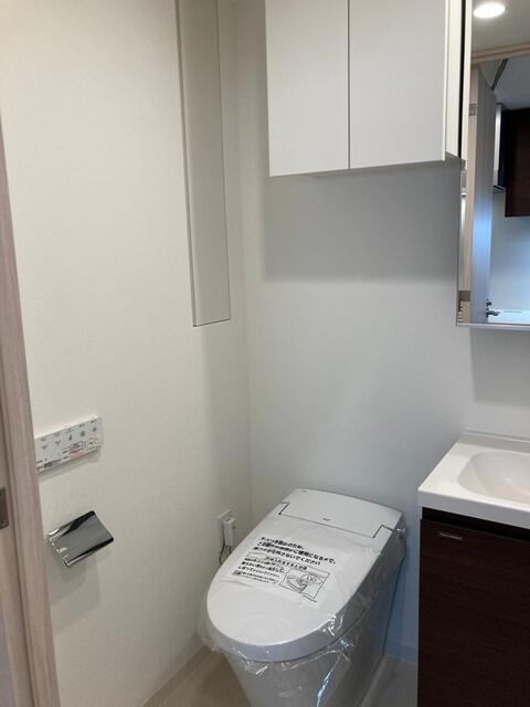 トイレ　※写真は同タイプ住戸です。
