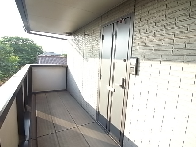 エントランス　写真は同物件の同タイプのものです