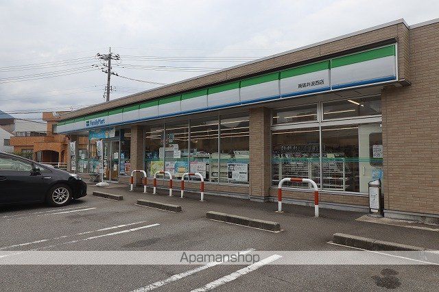 コンビニ　ファミリーマート（コンビニ）まで805m