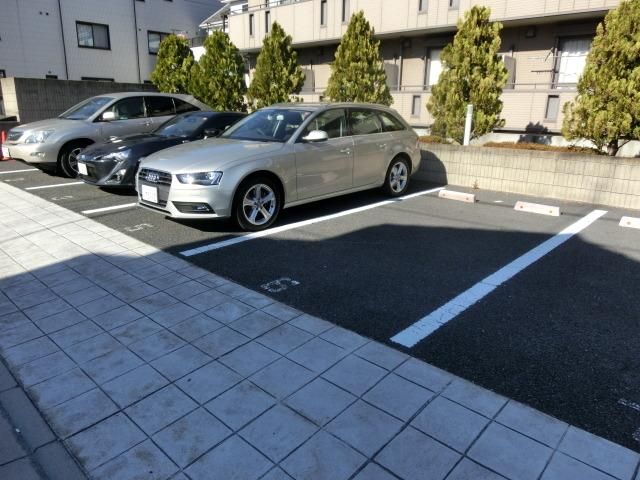 駐車場　敷地内駐車場